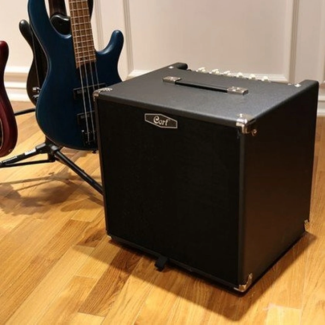 Комбоусилитель Cort CM150B
