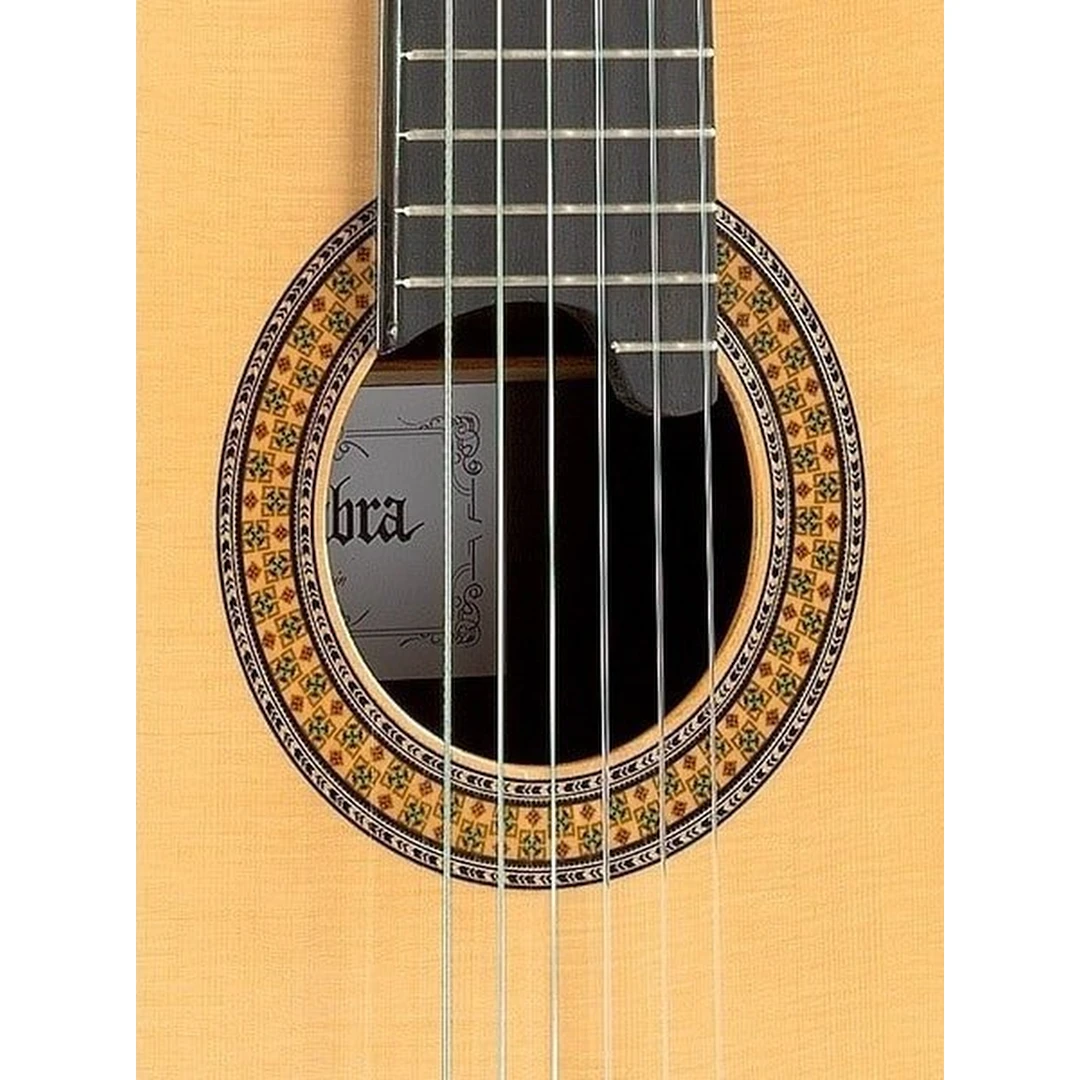 Классическая гитара Alhambra 11P